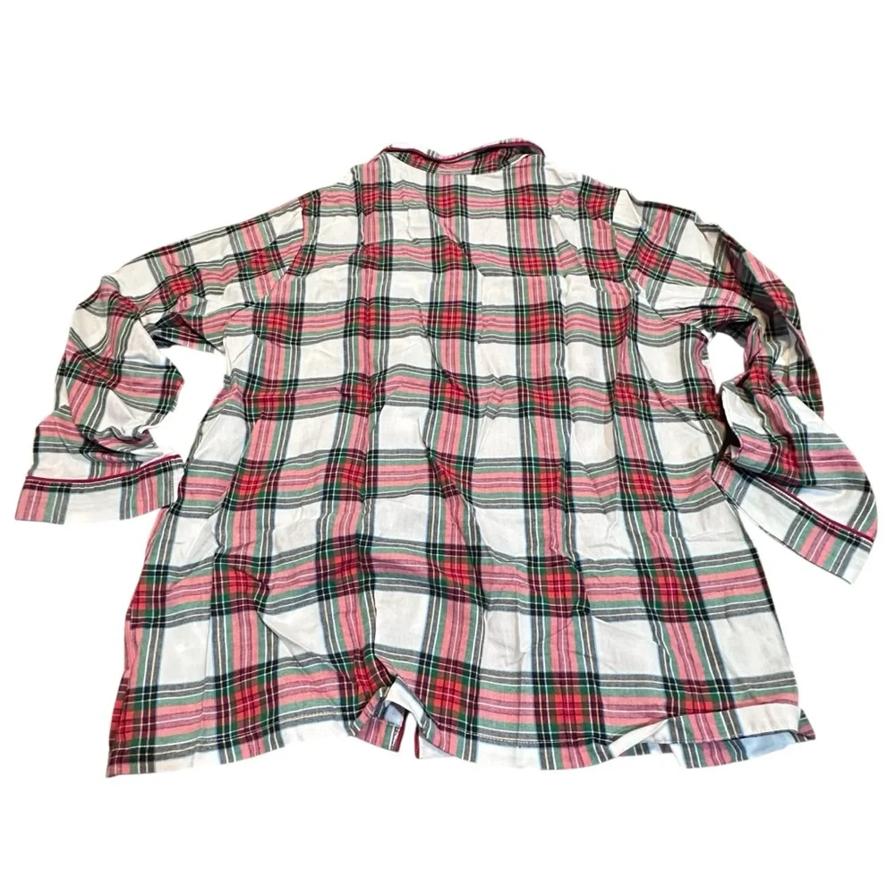 Women’s Wondershop at Target 2-Piece‎ holiday Pajama Set have multiple sizes